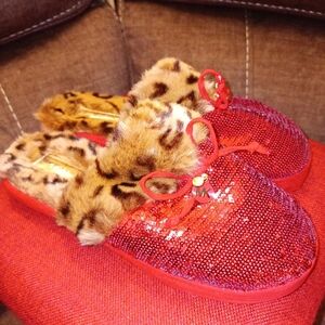 Michael Kors Women's Red Slippers Size 9M NWOT